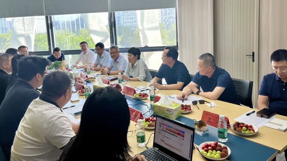 ��ͷ�� | �ں�����ί����ǡ��г��޾�Ӣһ�й��ٷǷ����ʲι��쵼